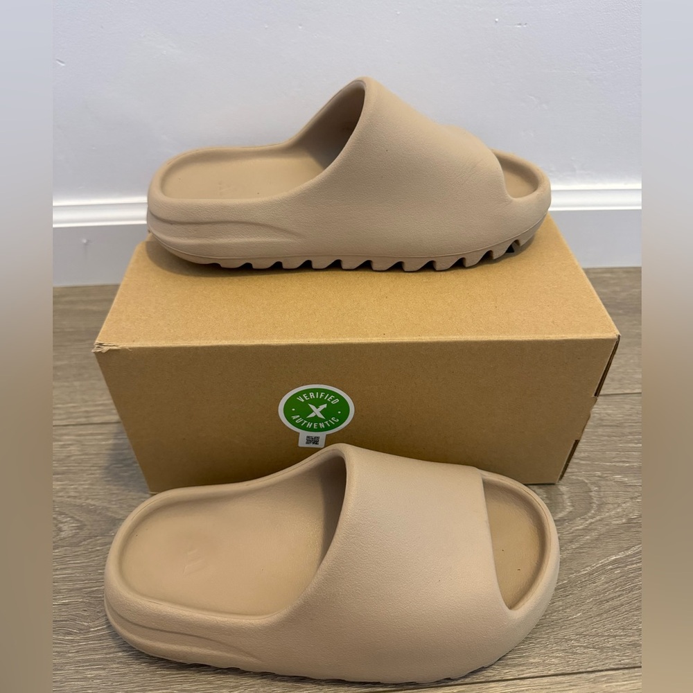 Yeezy Slides Pure